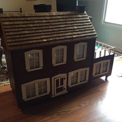 1976 large Wood Doll house w/decor. Porcelain tub,sink n toilet - RARE