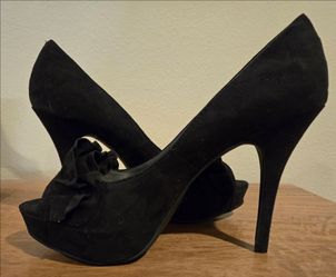 $35 OBO Jessica Simpson Sabella Black Suede Heels Sz 8.5