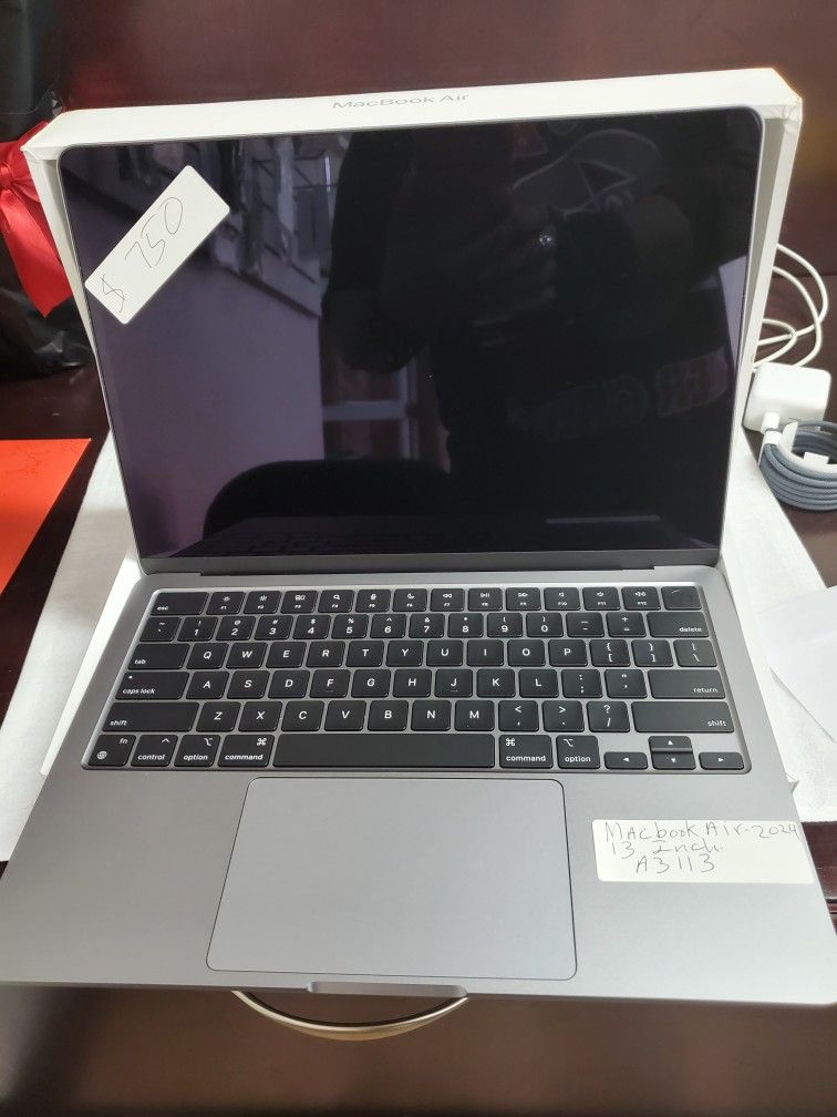 Macbook AIR A3113 NEW