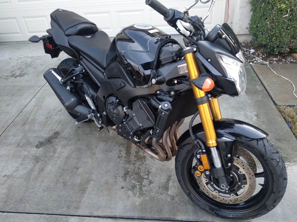 2011 fz8 Yamaha motorcycle (800cc), ONLY 6,656 miles,