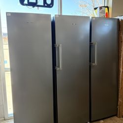 HISENSE 10.2 CUFT CONVERTIBLE UPRIGHT FREEZER MODEL HFU101N1AVE 