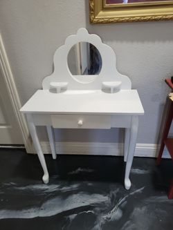 Kids vanity