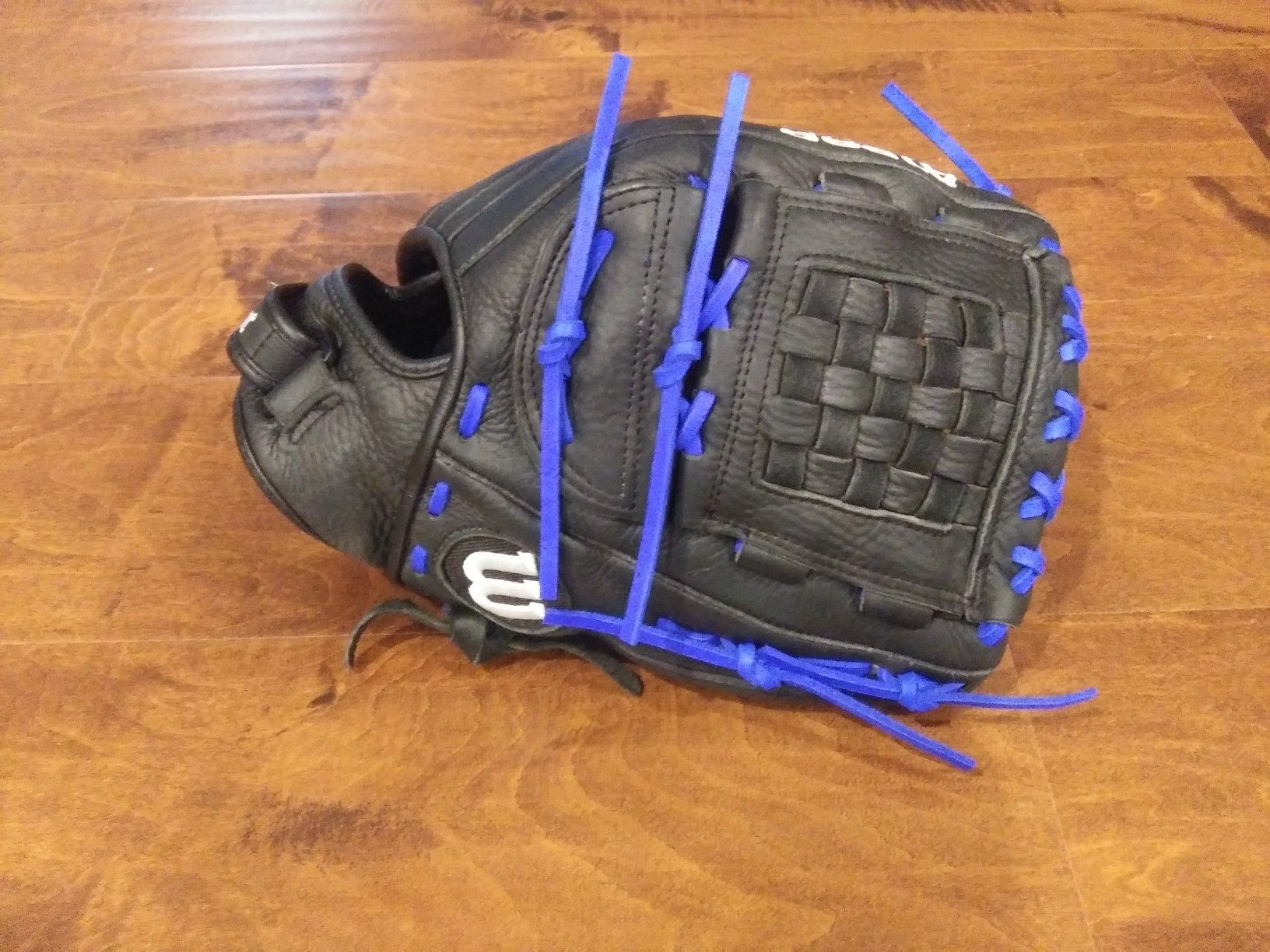 Wilson A1000 FPCAT softball glove