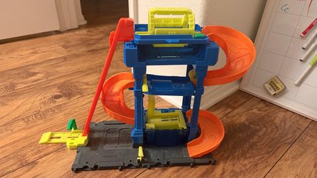 Hot Wheels Multi-Level Car Track Playset 2 piece set