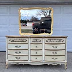 ‼️RARE FRENCH PROVINCIAL 9 DRAWER DRESSER WITH MIRROR‼️FOR SALE 300$ OR BEST OFFER‼️