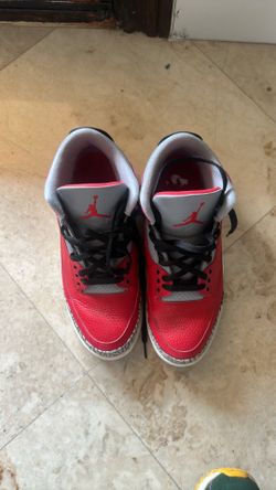 Air Jordan 3’s size 10