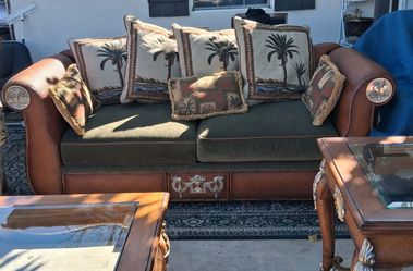 Tropical Style Sofa with Decorative Pillows