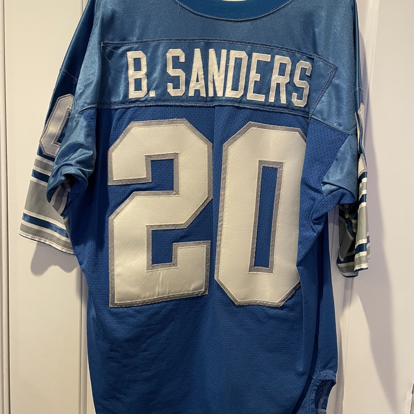 BARRY SANDERS DETROIT LIONS JERSEY. SIZE LARGE for Sale in Orange, CA -  OfferUp