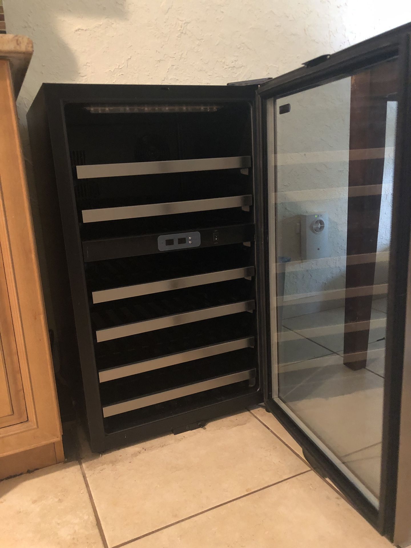 Wine cooler 36 bottles Kenmore Elite for Sale in Fort Lauderdale
