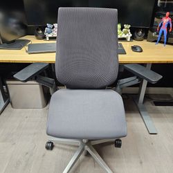 LIKE NEW STEELCASE GESTURE CHAIR GREY COLOR WITH 3D KNIT BACK 