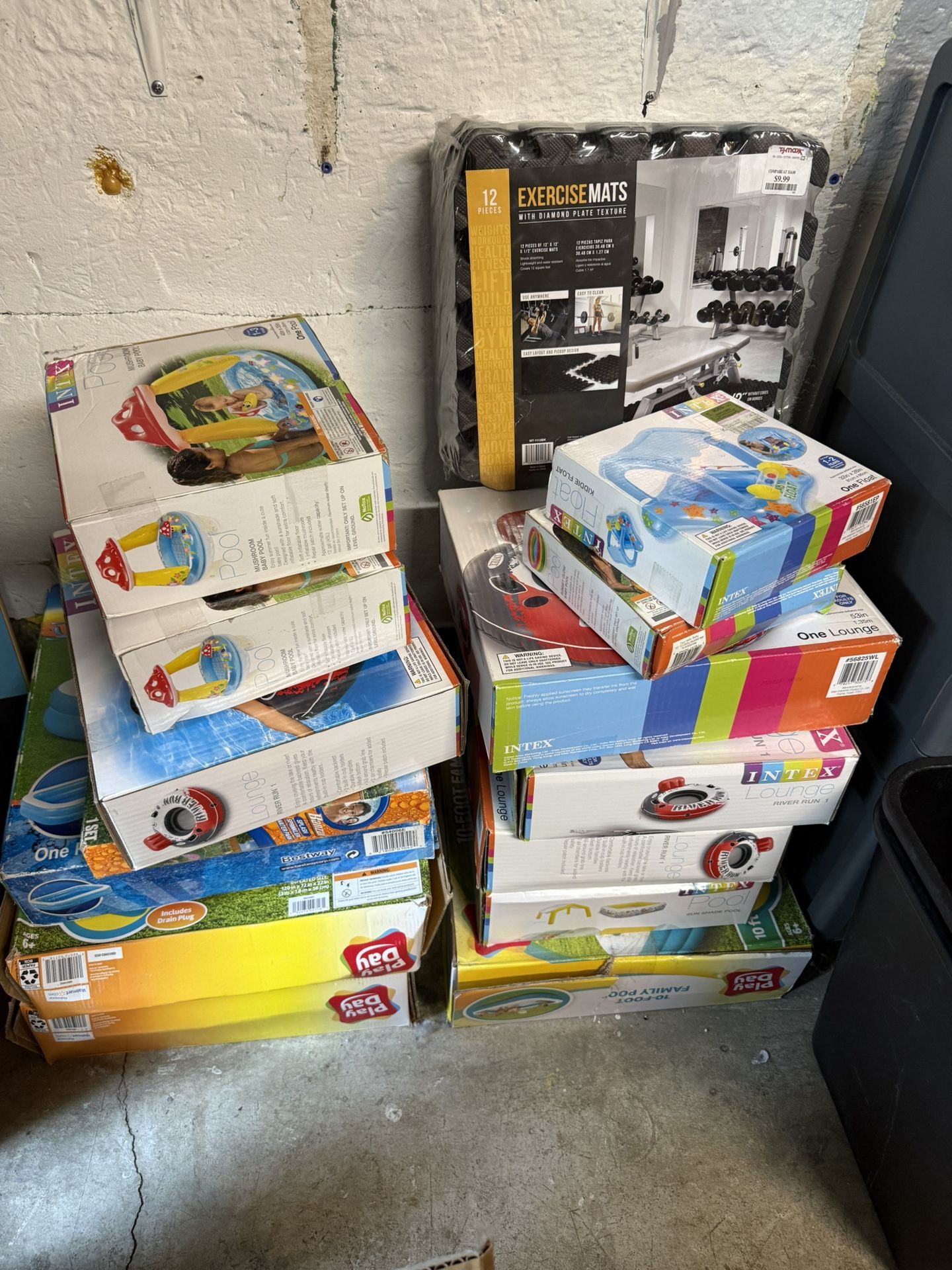 Inflatables - Pools And Floaties