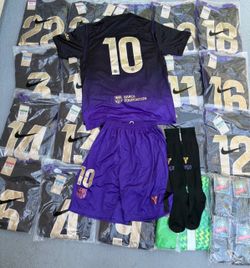 20 sets Club America home and away and Barcelona Soccer uniforms ready to pick up or i can ship them any where in the US 40$ each set includes jerseys