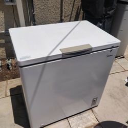 Midea Chest Fridge/Freezer 7cu ft
