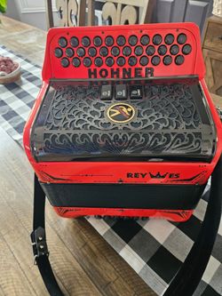 Hohner Accordion Tono Mi