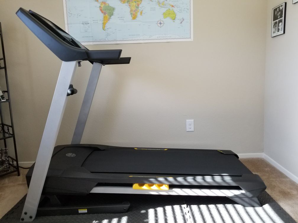 Gold's gym trainer 420 air stride plus treadmill