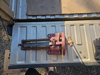 vintage Parkinson's Perfect Vise No. 15 woodworking vice. 