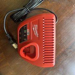 Milwaukee M12 Charger