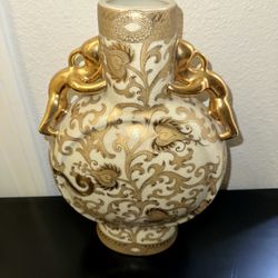 Beautiful Vintage Porcelain Vase , Still New Used  for Staging , Was Very Expensive  