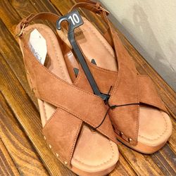 Time and Tru #10 Confort amemory Foam Heeled Sandals
