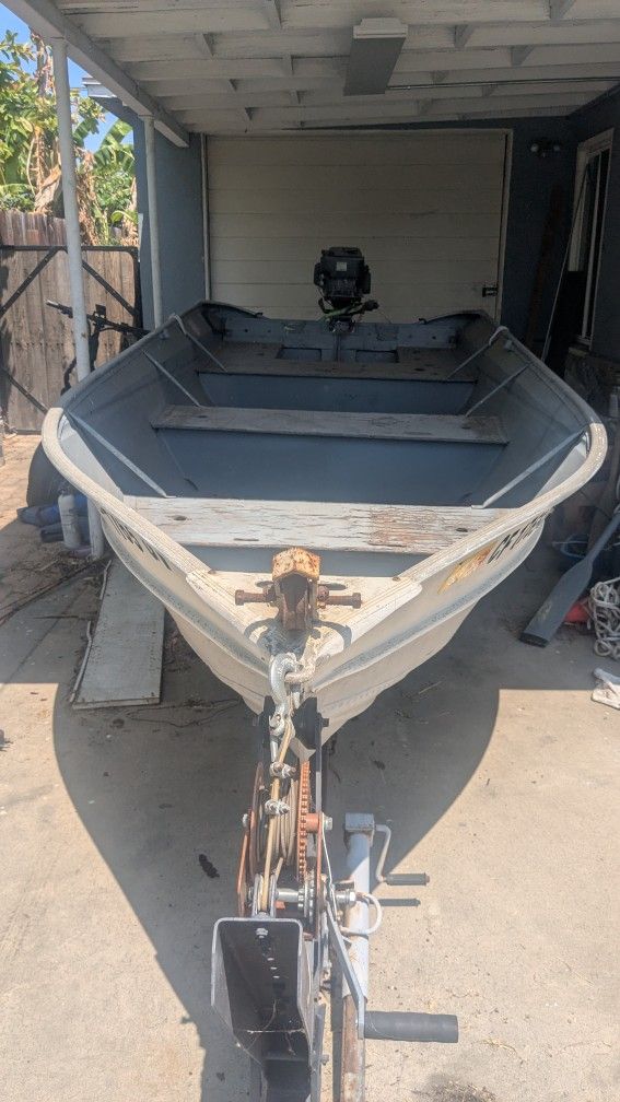 Boat (Pre-owned)