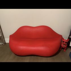 Bocca Lip Shaped Sofa