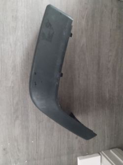 Land Rover Discovery left front bumper end xap