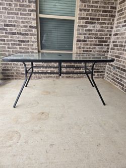 Patio Table And 4 Chairs 