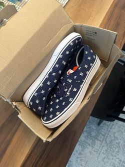 NY Yankees Vans Brand New Size 12
