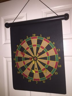 Magnetic Roll-Up Dartboard