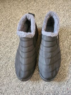 Women fur boots size 9.5