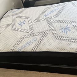  Queen mattress + queen box spring