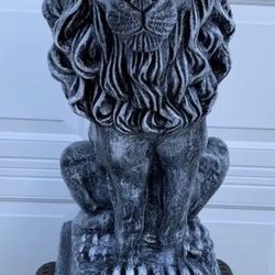 Large sitting Lion Statue 
