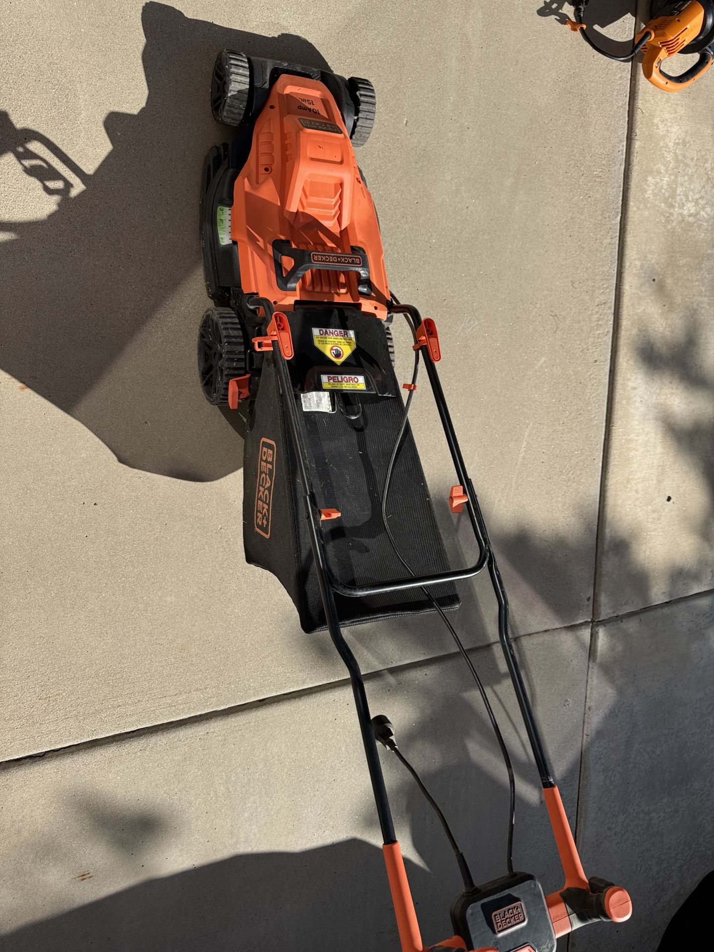 Black & Decker electric lawnmower
