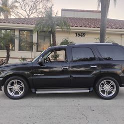 2005 Cadillac Escalade one owner all original very nice and clean