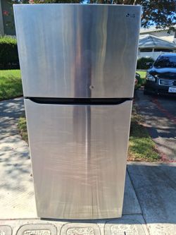 LG Stainless Steel Top-Freezer Refrigerator