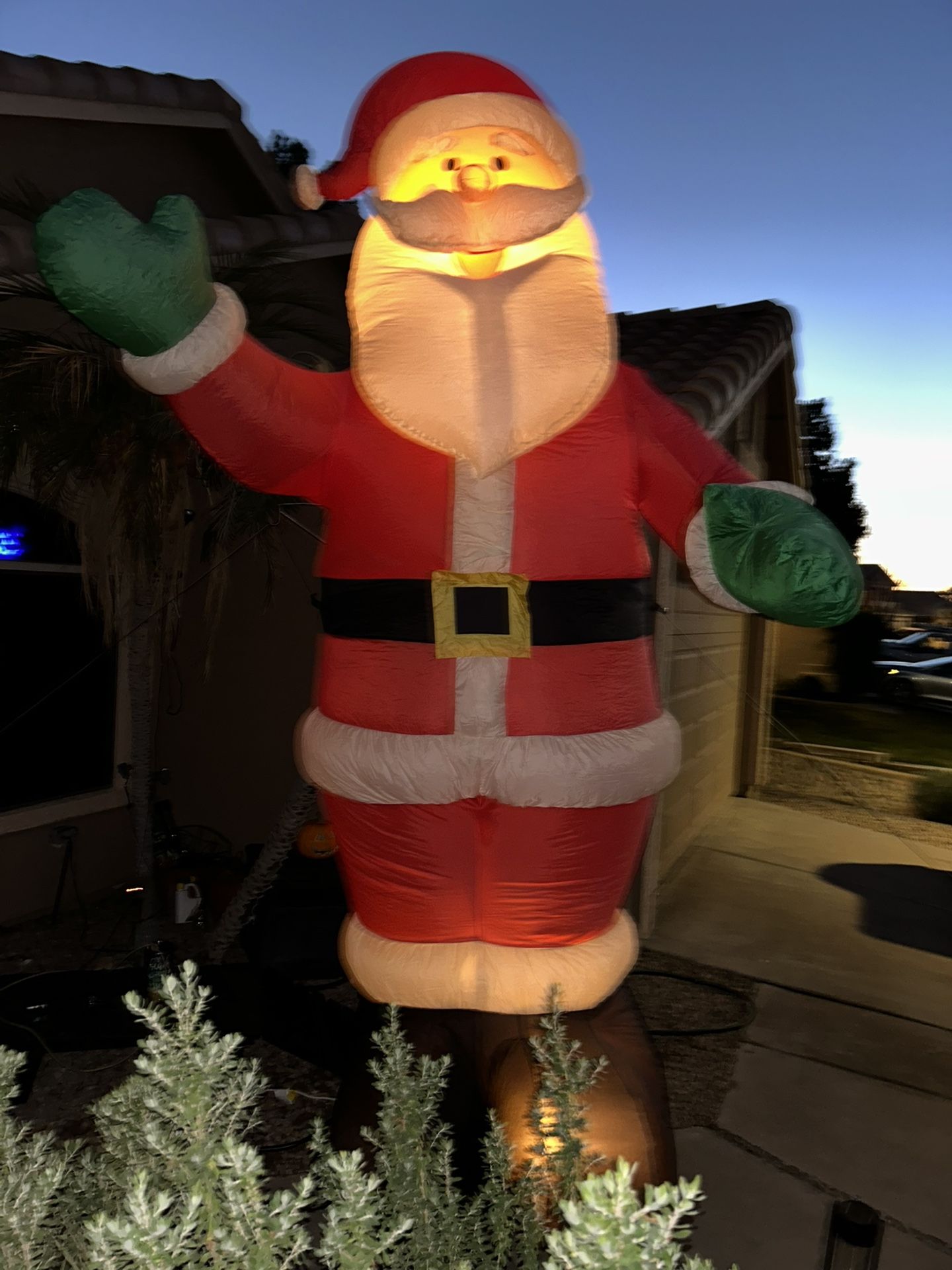10 foot inflatable santa 