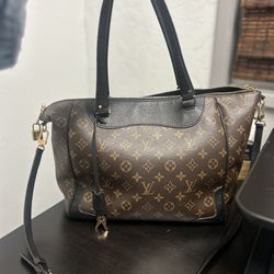Authentic Louis Vuitton purse 