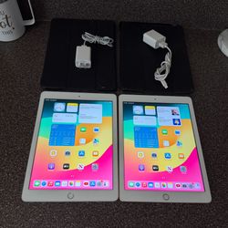 Like New! Apple iPad 6th Gen 9.7in W/Charger & Case