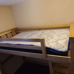 Loft Bed With Buildt In Book Shelf