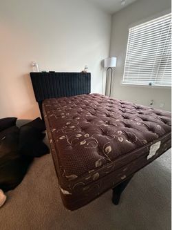 QUEEN SIZE MATTRESS.