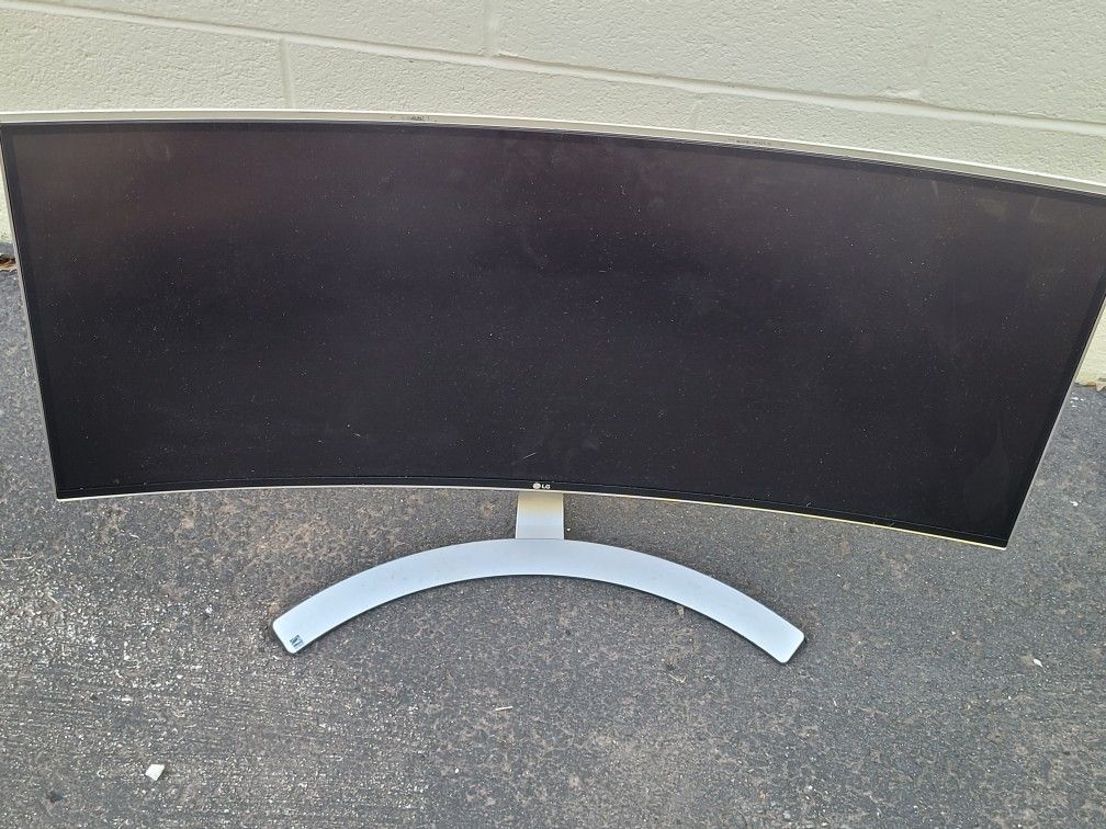 LG Curve Monitor Working.