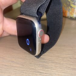 Apple Watch SE 40 mm GPS – Works great, reset & ready to pair — charger included