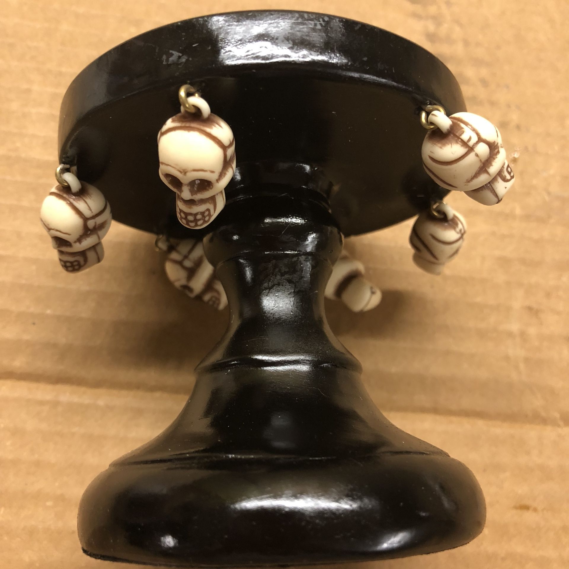 HANGING SKULLS HALLOWEEN Candle Holder new in box