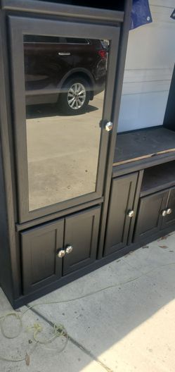Entertainment center