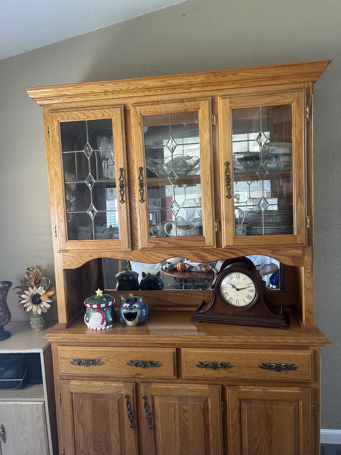FREE China Hutch No Scratches Or Cracked Glass,  with Lights 