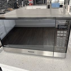 Panasonic Microwave (Lightly Used)