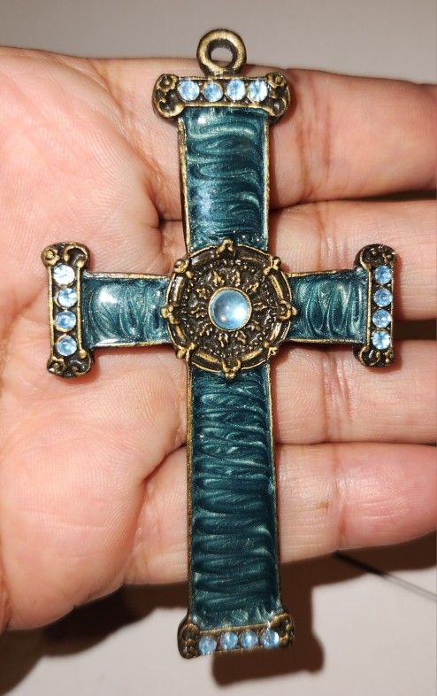 3.5 Decrative Cross Necklace WITH FREE KEYCHAIN LOOK AT PICTURES