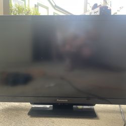 32” Flatscreen Tv Works Great (no Remote) 