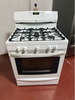 Kenmore 5-burner gas stove in perfect working condition. Delivery and installation available with a 3-month warranty.