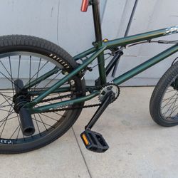 BMX.       REDLINE.        20"tires 